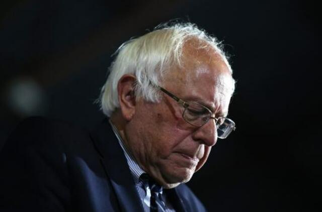 Berniui Sandersui daromas spaudimas pasitraukti iš JAV rinkimų kovos