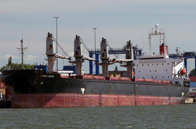 Džiaugiasi atsikratę laivo