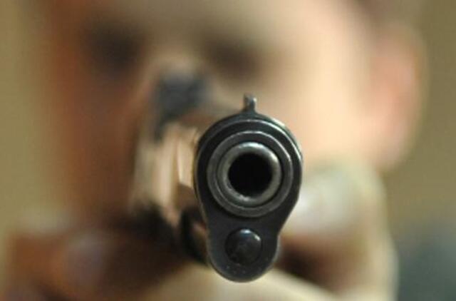 Pardavėja išgąsdino ginkluotus plėšikus