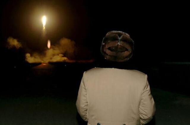 Šiaurės Korėjos lyderis giriasi raketų galimybėmis