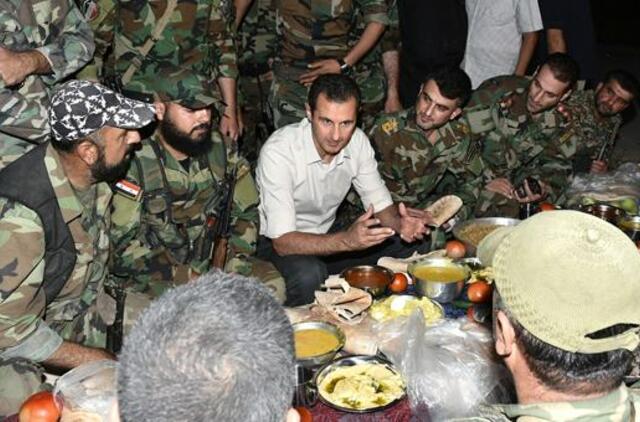 Sirijos prezidentas Bašaras al Asadas aplankė karinę oro pajėgų bazę Damasko priemiestyje