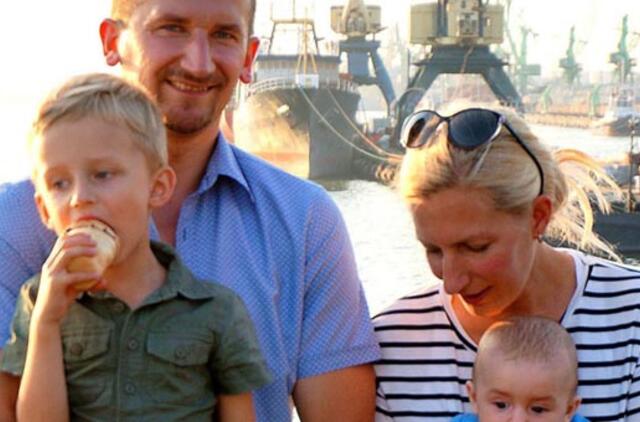 "Tėti, pririšk kankorėžį prie akmens"