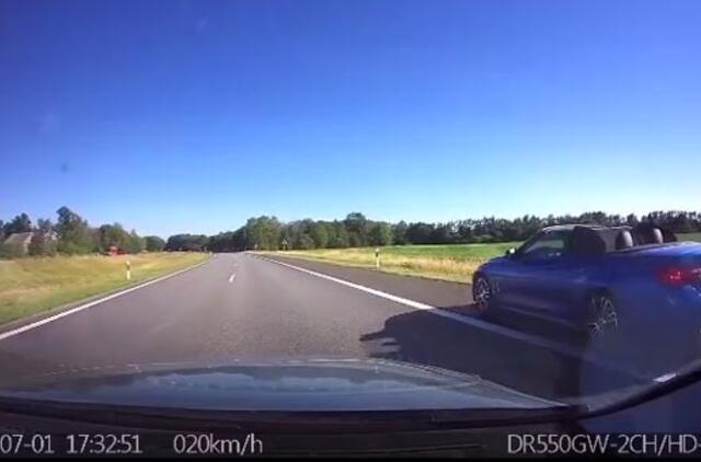 BMW kabrioletas skriejo 199 km/val.