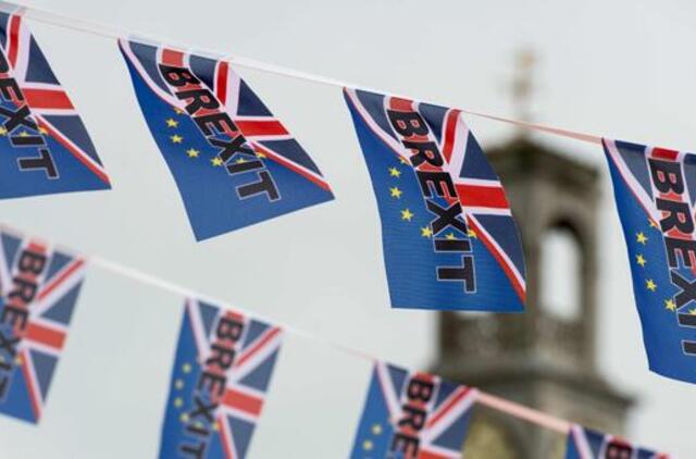 "Brexit" nusmukdė Britanijos ekonomiką žemiausiai nuo pat 2009 metų
