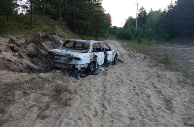 Jauni automobilių vagys, slėpdami įkalčius, pagrobtą turtą padegdavo