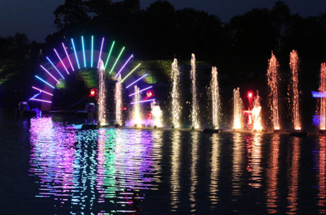 Jono kalnelyje - įspūdingi šokantys fontanai