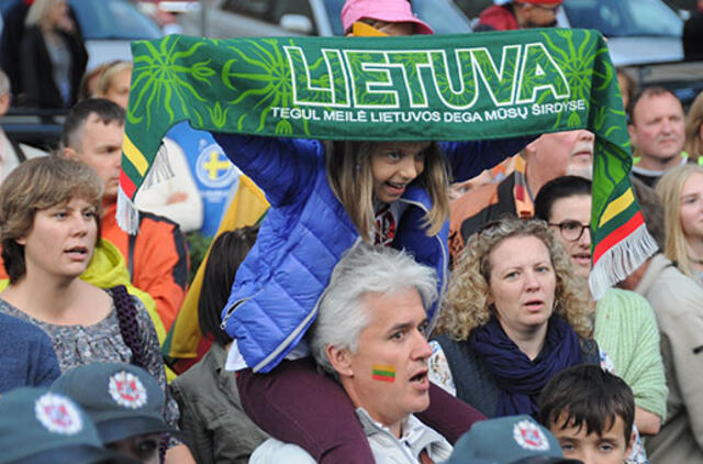 Klaipėdiečiai giedojo Lietuvos himną