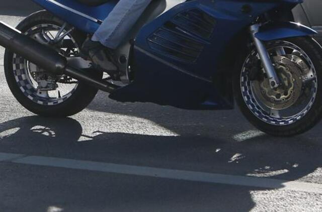 Motociklininkas bandė išsisukti kyšiu