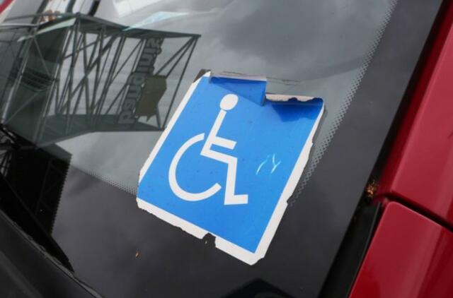 Neįgaliųjų vietose - įspėjimai vairuotojams