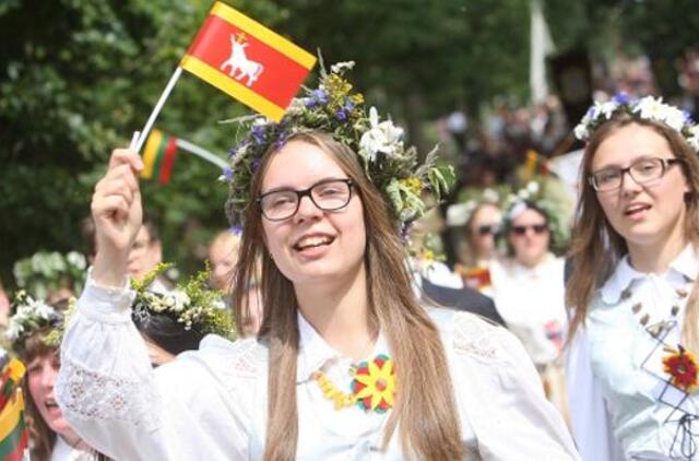 Pinigų gaila net Dainų šventei