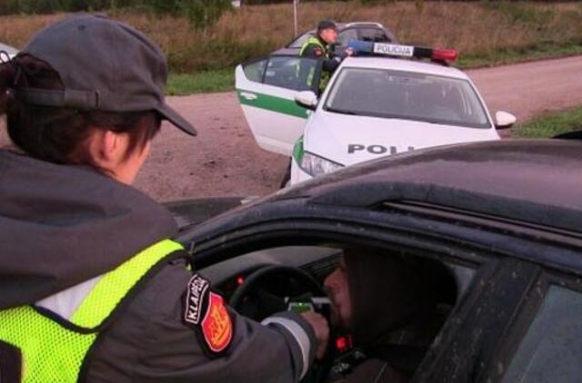 Policijos reidai girtų vairuotojų nebaugina