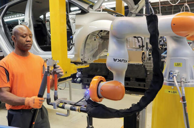 Robotai veržiasi į darbą