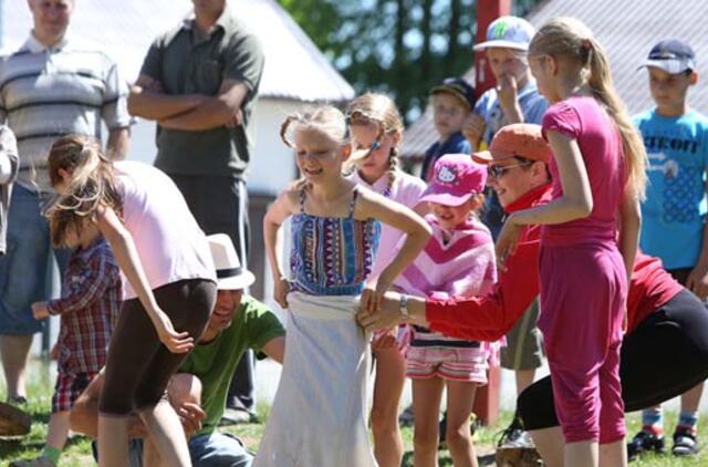 Šeštadienį kviečia tradicinė liaudies žaidimų šventė