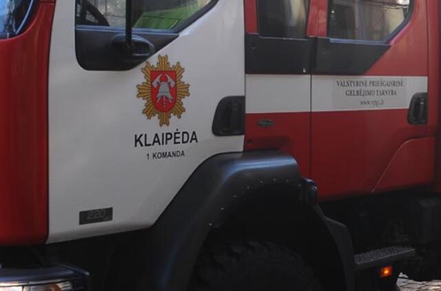 Šilutės plente degė automobilis