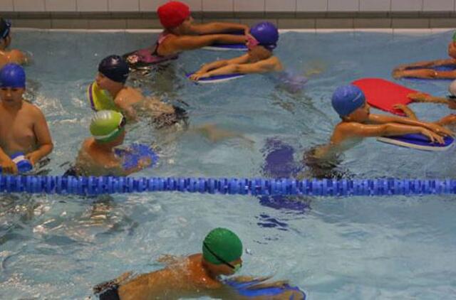 Antrokai ir plaukimas: konkursas stringa, bet pamokos vyks