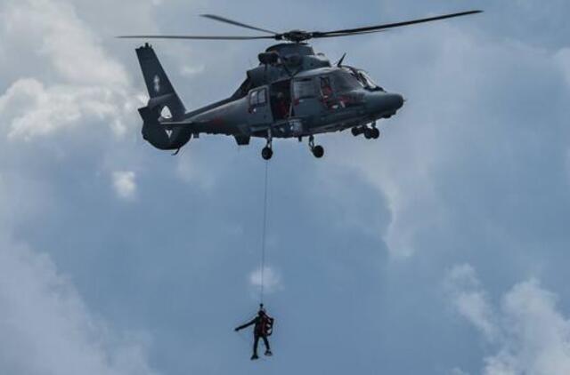 Baltijos šalių karinių oro pajėgų kariai atliko pirmąją išgyvenimo jūroje treniruotę pratybose "Baltic Bikini 2016"