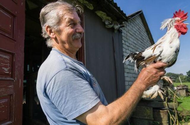 Buvęs pareigūnas užsikrėtė retų paukščių auginimu
