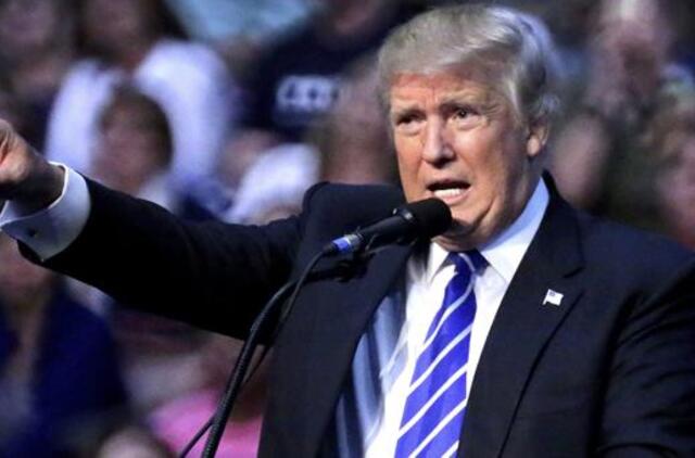 Donaldas Trampas žada kovą su terorizmu ir imigracijos kontrolę