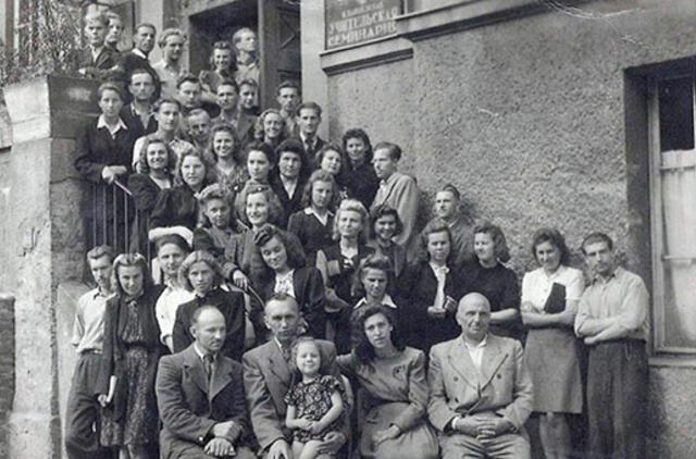 Klaipėdos akvarelės: namai ir žmonės (452)