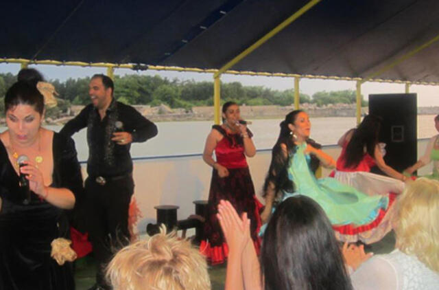 Kuršių mariose - čigoniškos muzikos burtai su "Sare Roma" ir "Giunter Light Orchestra"