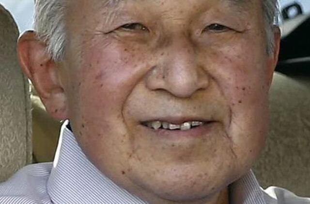 Japonijos imperatorius Akihitas netiesiogiai išreiškė norą atsistatydinti