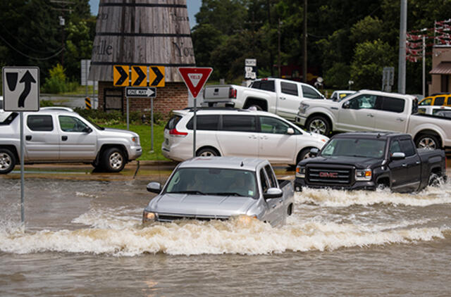 Potvynių užtvindytoje Luizianos valstijoje Barakas Obama paskelbė stichinės nelaimės padėtį