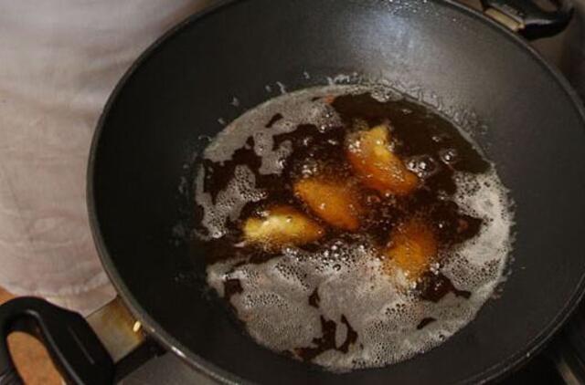 Sostinės kavinėje užsidegus riebalams nukentėjo moteris