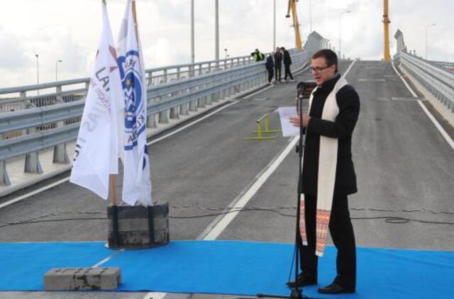 Iškilmingai atidaryta estakada per Nemuno gatvę