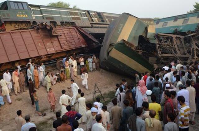 Pakistane susidūrus traukiniams 4 žmonės žuvo, 100 sužeistų