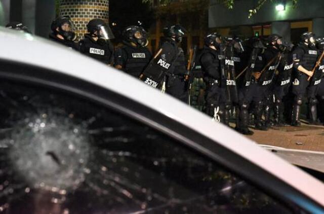 Šiaurės Karolinos gubernatorius paskelbė nepaprastąją padėtį Šarlotės mieste