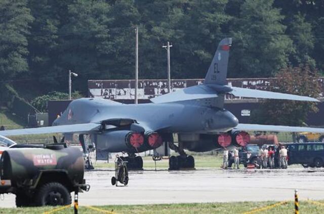 Šiaurės Korėja pagrasino sunaikinsianti JAV bazę Guamo saloje