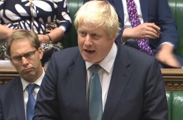 Britų užsienio reikalų ministras savo teiginiais apie Londono karines operacijas Sirijoje sukėlė sumaištį