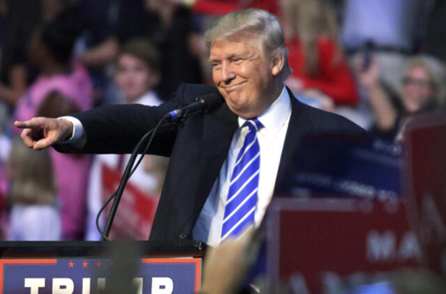 Donaldas Trampas "Forbes" turtuolių sąraše smuko 35 pozicijomis