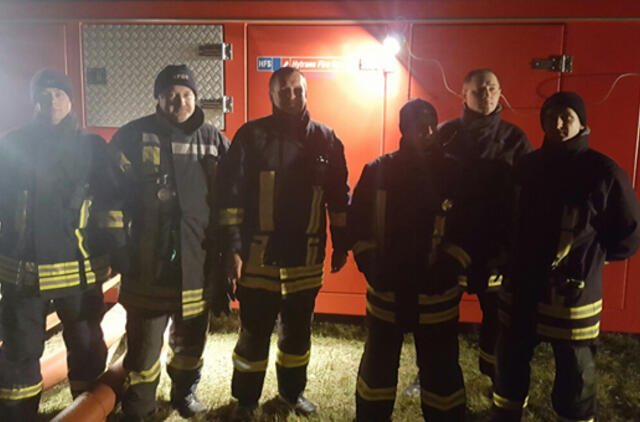 Gaisrą Radviliškyje per naktį gesino apie 100 žmonių