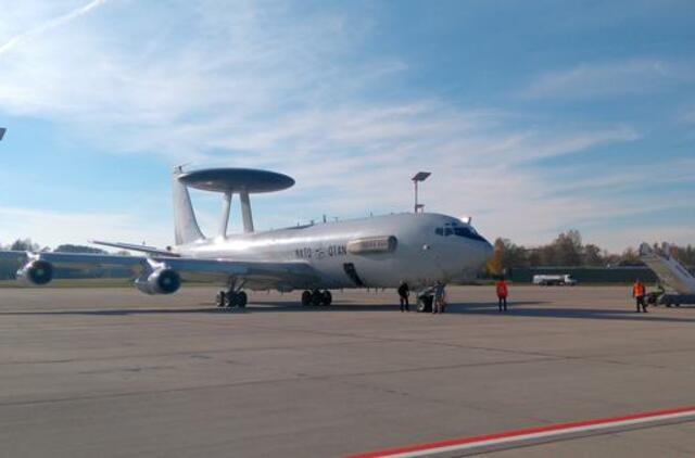 Šiauliuose nusileido NATO AWACS lėktuvas