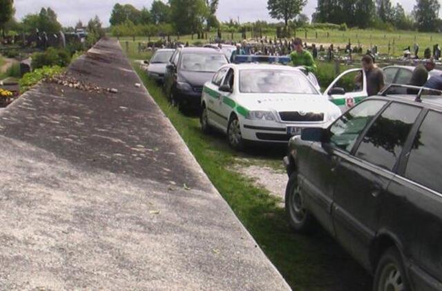 Vėlinių savaitgalio sindromas: spąstai šalia kapinių