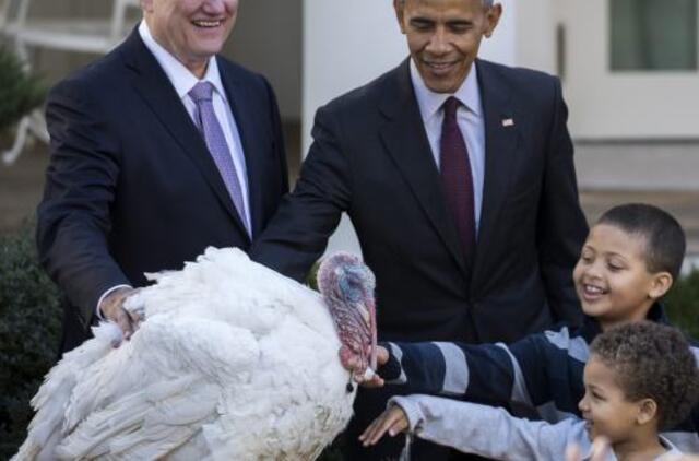 Barakas Obama Padėkos dienos proga paskutinį kartą suteikė malonę dviem kalakutams
