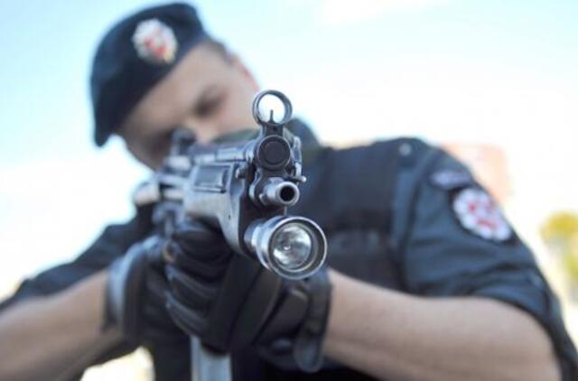 Pareigūnai ginklo turės griebtis atsargiau