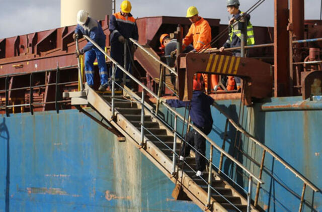 Senus jūrininkus meta už borto?