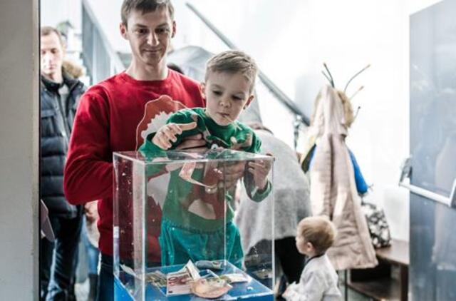 Graži iniciatyva: vaikai nešė laiškus Kalėdų Seneliui, šeimos aukojo stokojantiems