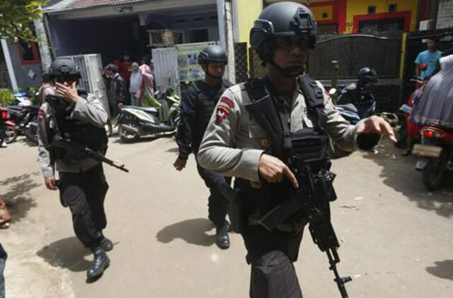 Indonezijos policija nukovė tris išpuolį surengti planavusius įtariamuosius