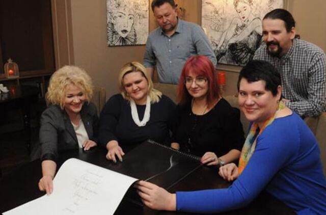 Klaipėdietės pozavo nuogos, nes joms rūpi vyrų sveikata