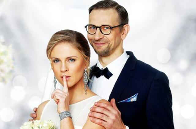 Prie altoriaus žengė aktoriai Edita Užaitė ir Nerijus Gadliauskas