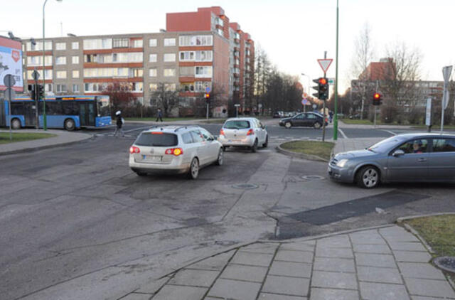 Uždavinys - patekti į namus ir išvažiuoti iš jų