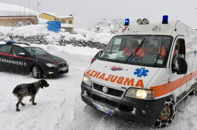 Italijoje ant viešbučio užgriuvo sniego lavina - daug žuvusiųjų