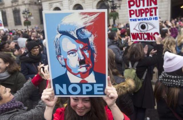 Milijonai amerikiečių protestuoja prieš Donaldą Trampą