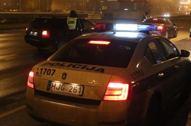 Naktinis reidas: 8 pažeidimai ir neblaivus dviratininkas