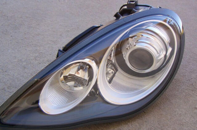 Pavogti „Porsche“ žibintai įvertinti 5000 eurų