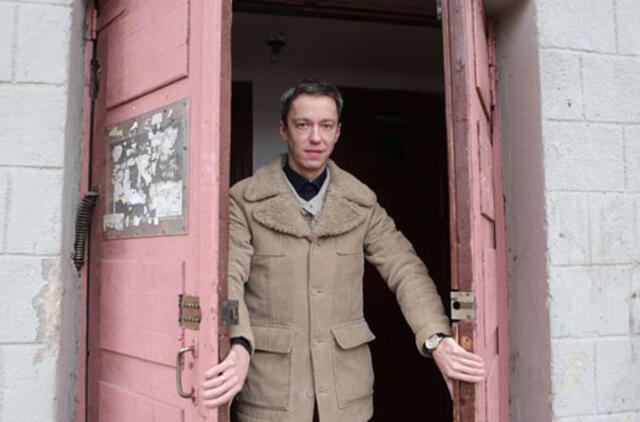 Pinigai ryte, durys...