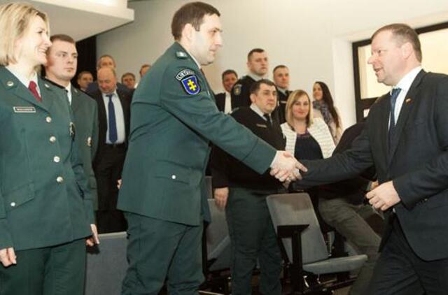 Apdovanoti pernai buvę atspariausi korupcijai policijos pareigūnai